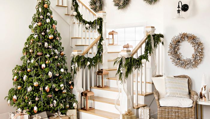 Christmas Decorating for Staircas