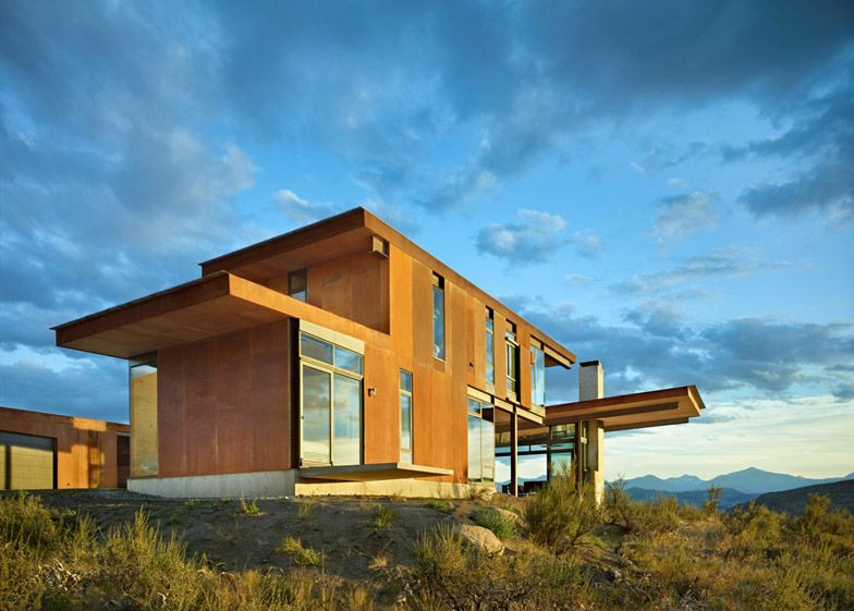Tom Kundig's gorgeous Corten-clad Studhorse home is modeled after .