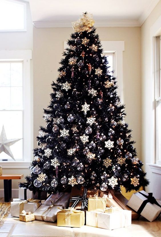22 Unique Black Christmas Tree Décor Ideas - DigsDi