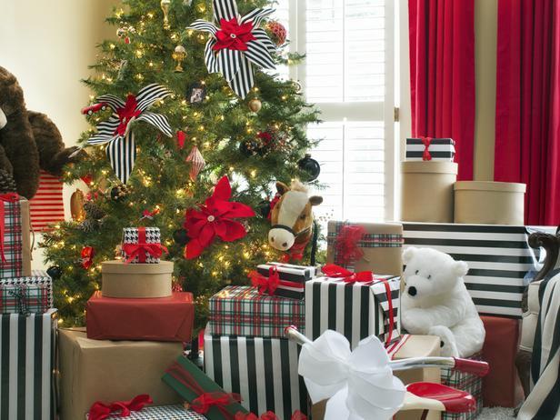 Stylish Black and White Christmas Decoration Ideas | | Founteri