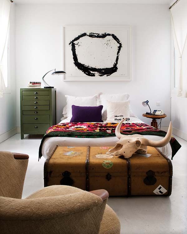 Bohemian-chic flat deliciously transformed in Malasaña | Bedroom .