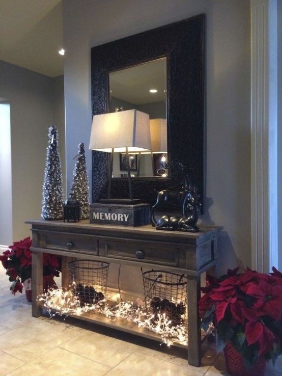 Welcoming And Cozy Christmas Entryway Decor Ideas | Christmas .