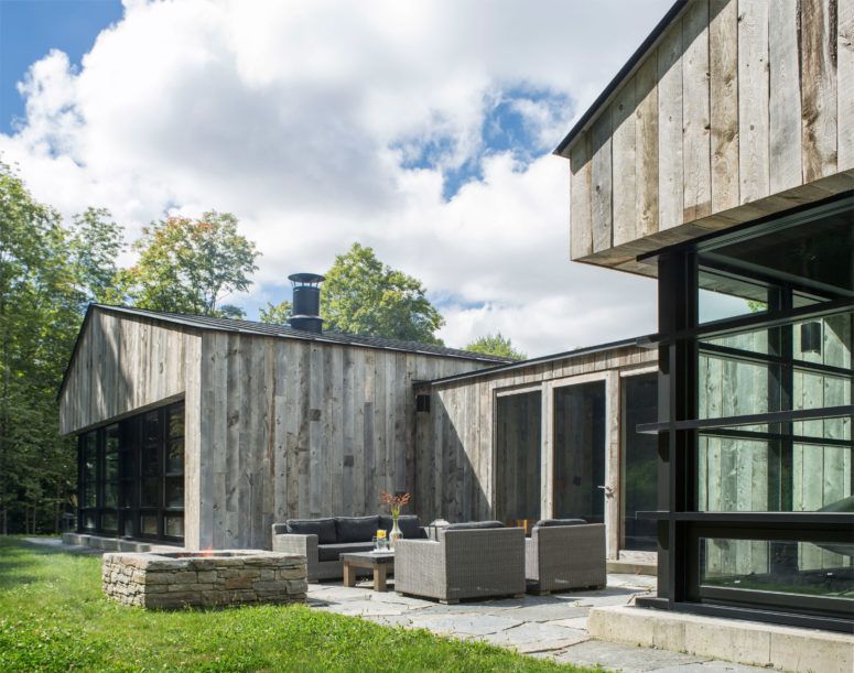 Woodshed Inspired Dwelling On A Forested Site | Moderne .