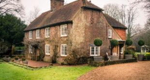 1900 S English Countryside House