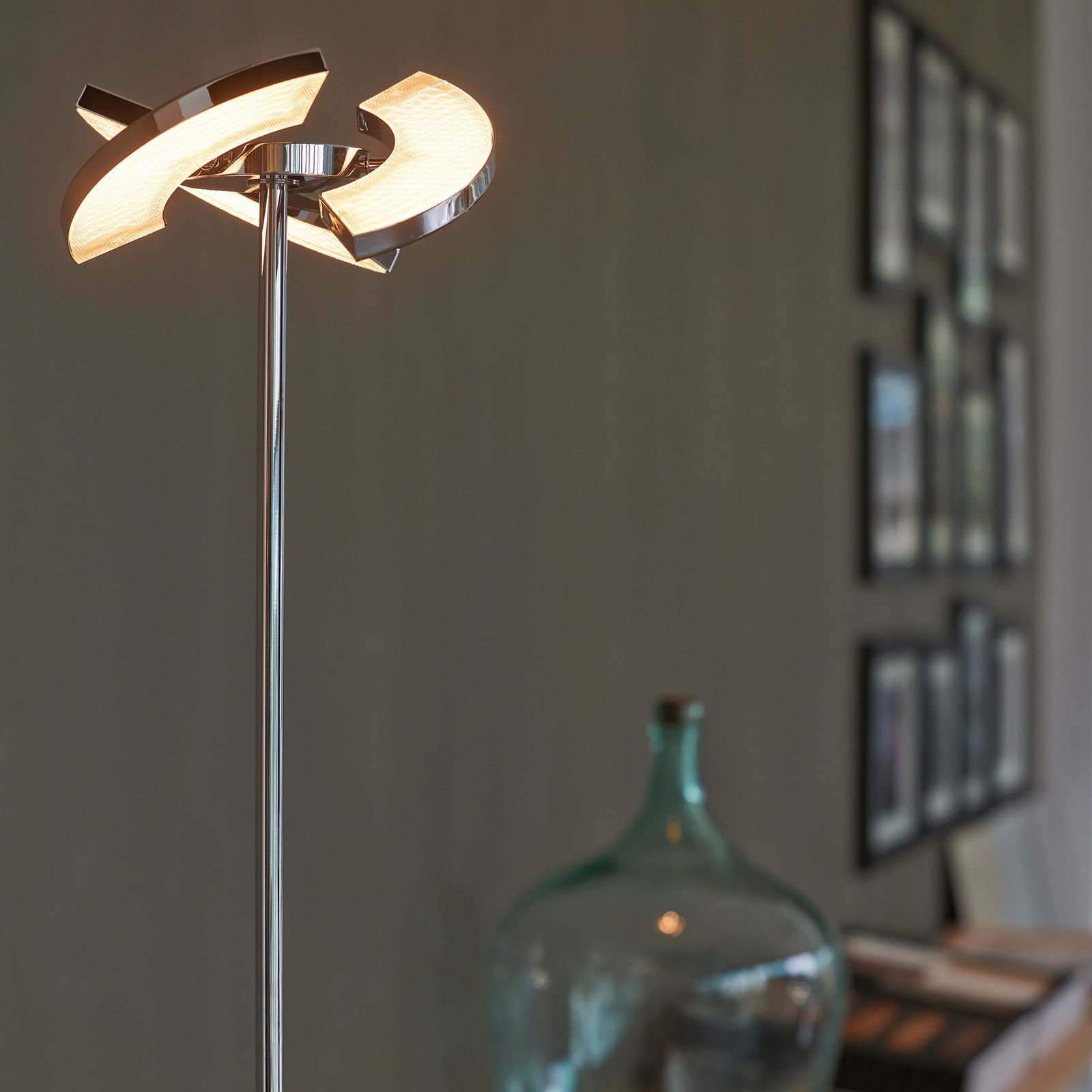 Aligned Lamp With Rotation Innovative Lamp Design Offers Easy Adjustability and Bright Illumination