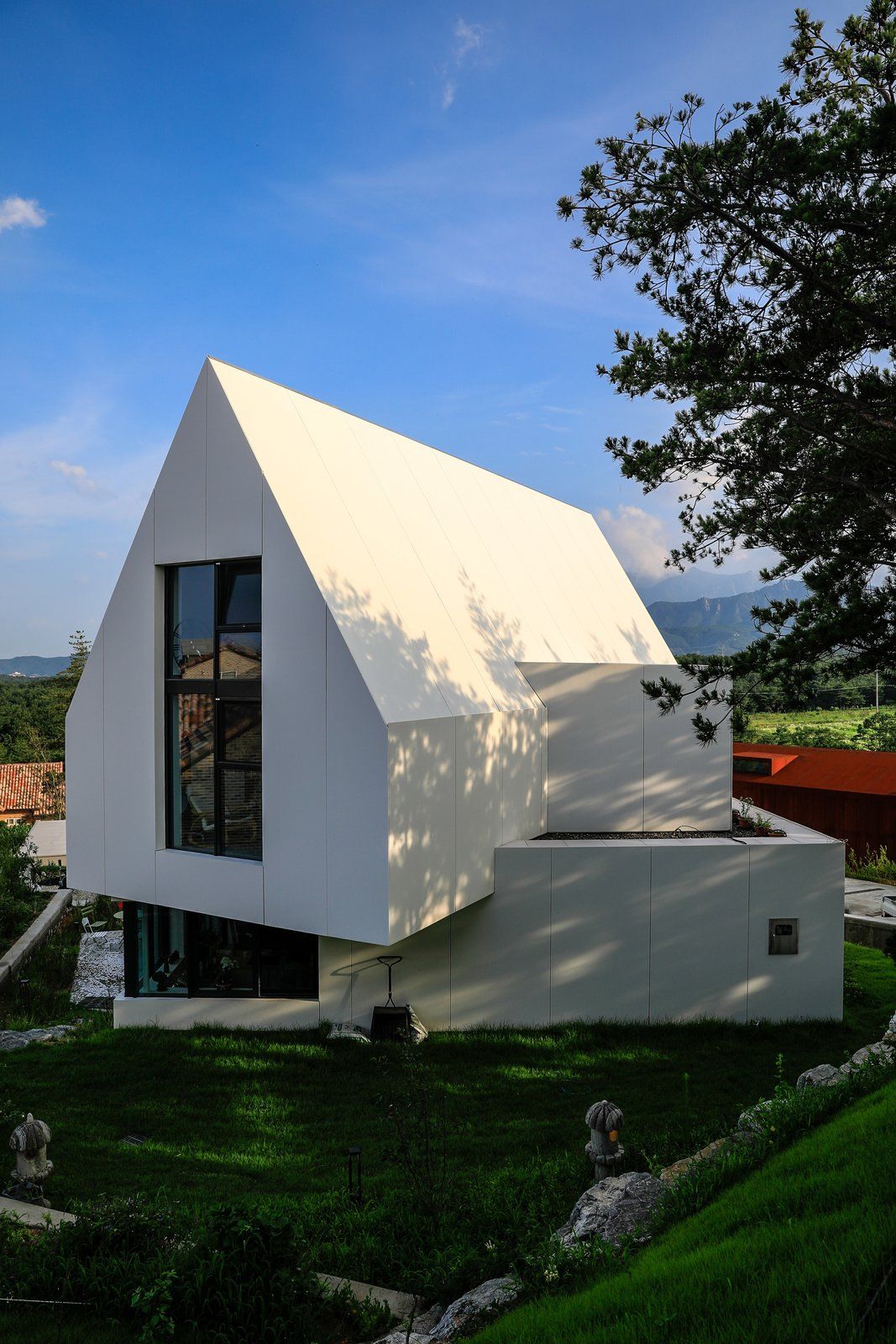 All White Scandinavian House Minimalist Scandinavian Home Decor in Pure White Tones