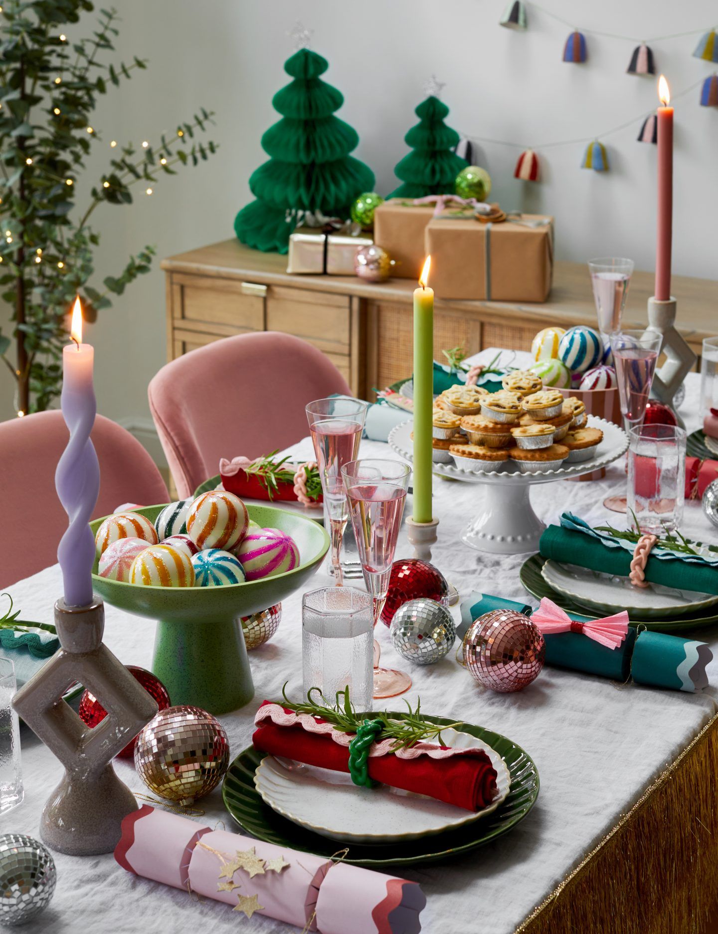 Christmas Table Decorating Festive Ways to Spruce Up Your Holiday Dinner Table