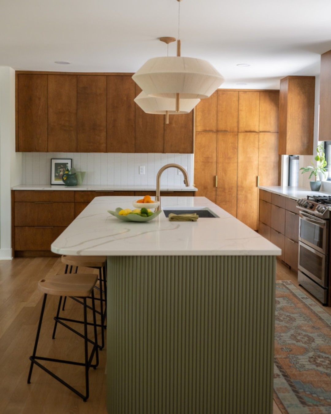 Curved Kitchen Island Elegant and Stylish Kitchen Island Design for Modern Homes