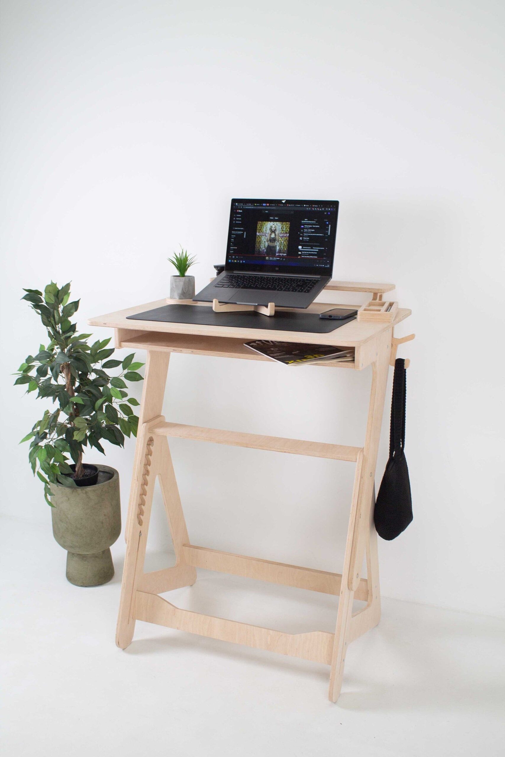 Flexible Working Desk For Sitting Ergonomic Seating Options for a Comfortable Workspace