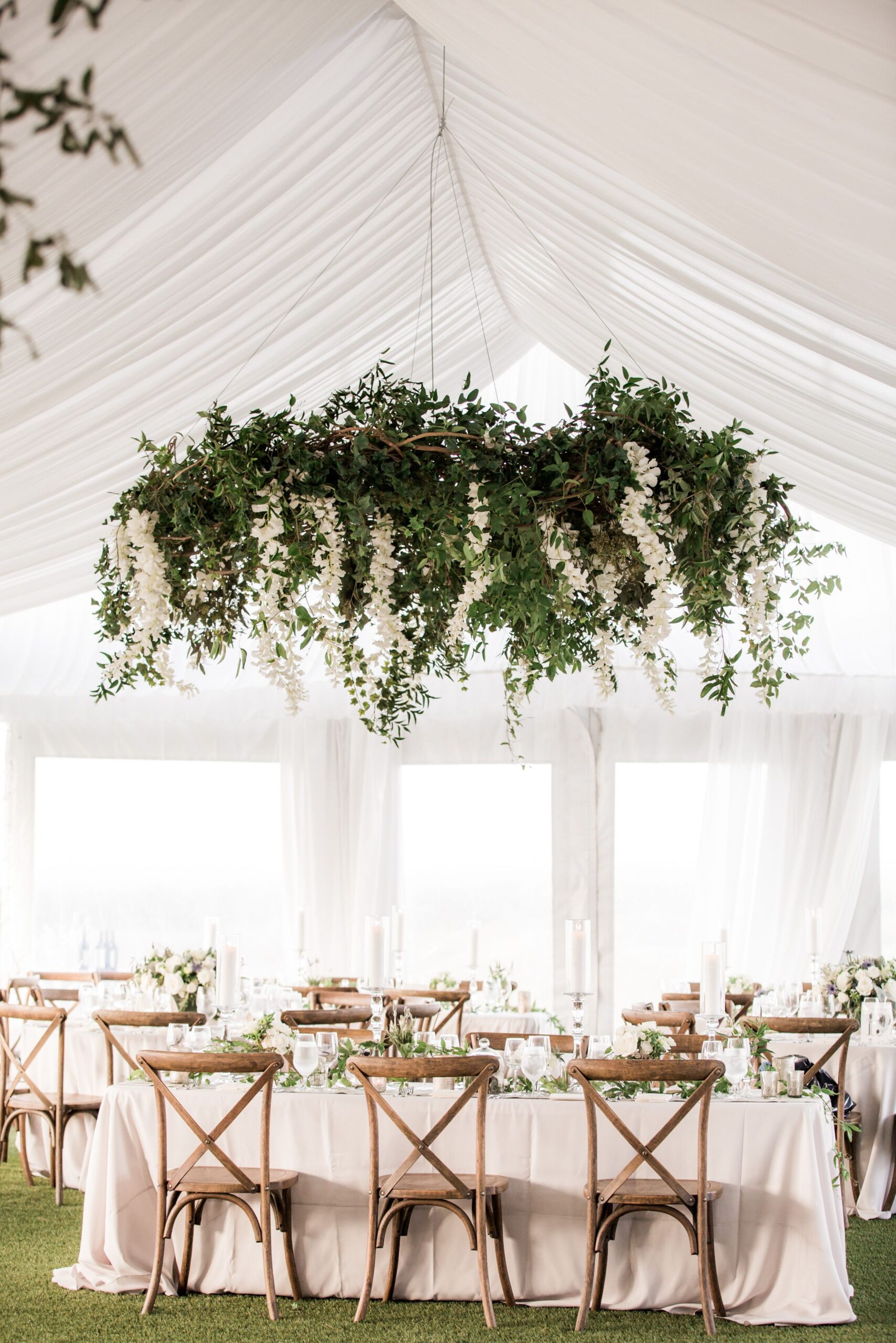 Flower Inspired Chandelier Elegant Décor: Bringing Nature Inside with a Stunning Floral Chandelier