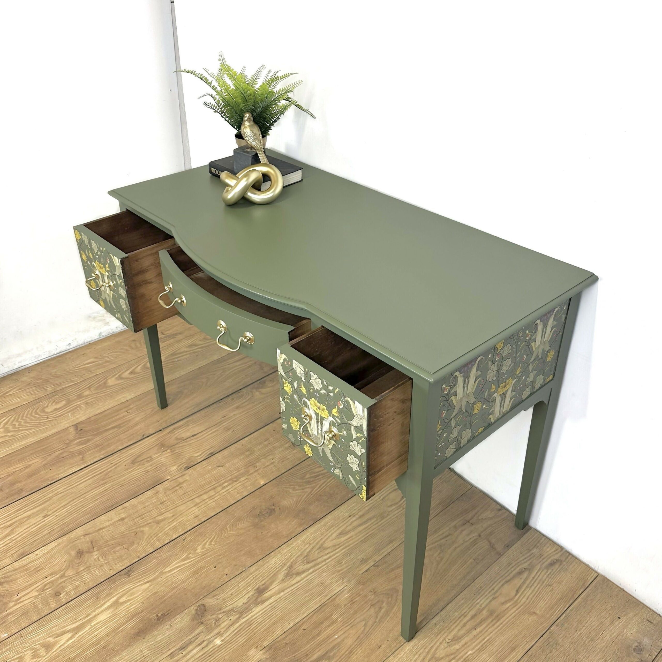 Green And Practical Viva Desk Eco-Friendly and Functional Workspace Solution for a Greener Office Environment