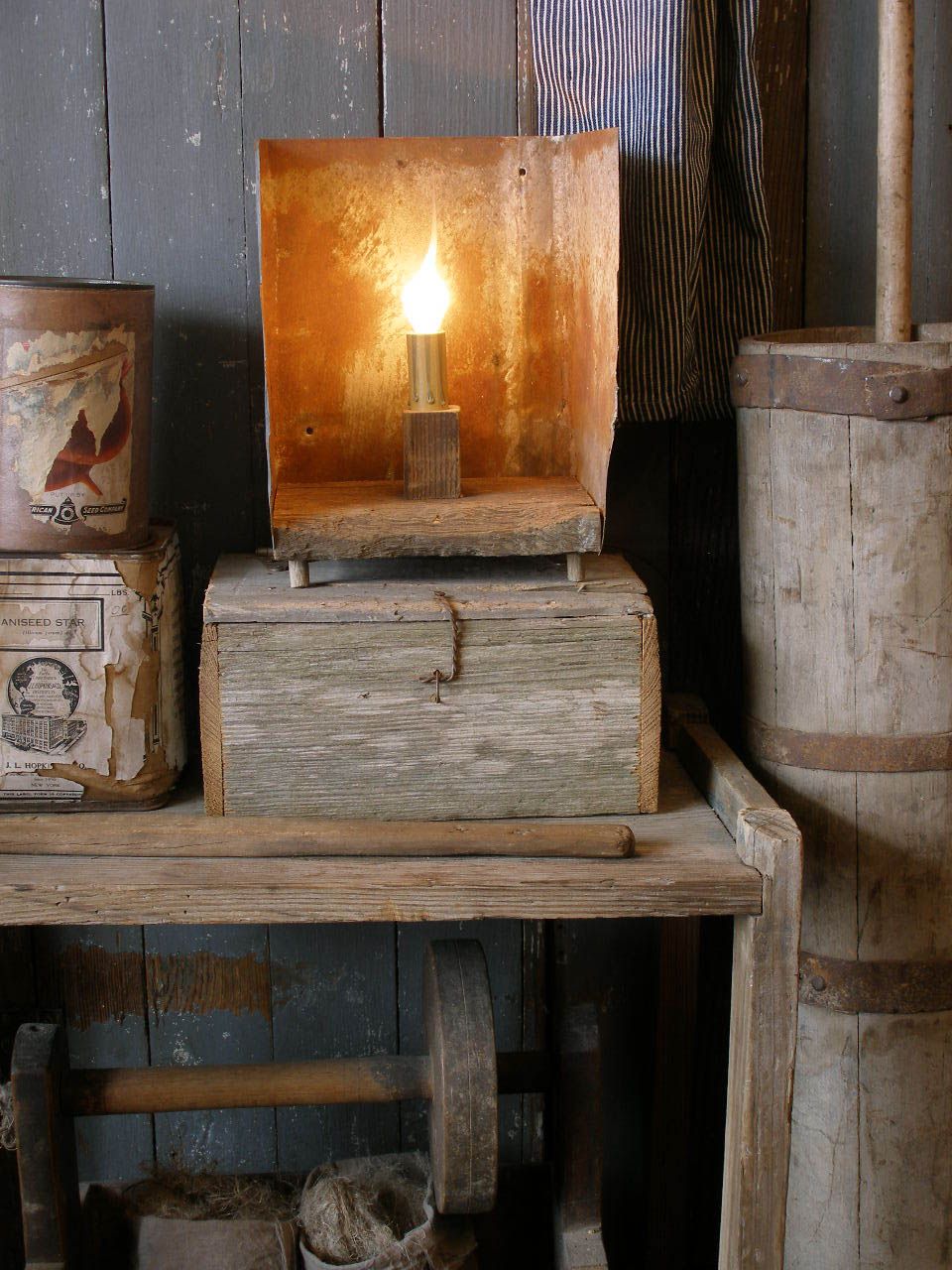 Grungy Industrial Jar Lamp Vintage-Inspired Industrial Lighting Solution