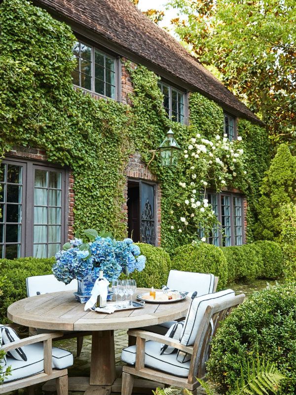 House Covered With Living Vines Stunning Home Overtaken by Lush Greenery