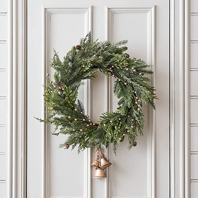 Indoor Pinecone Decorations For Christmas Festive Ways to Spruce Up Your Home with Pinecones This Christmas