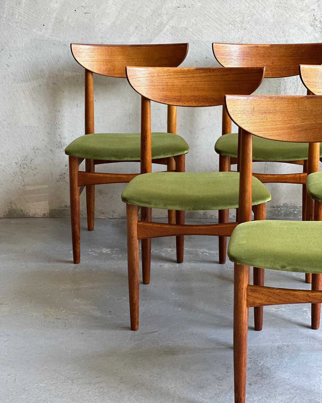 Mid Century Chairs Trendy Furniture Styles from the Mid 20th Century