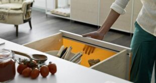 Minimalist Meccanica Kitchen