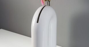 Minimalist Shaky Vase