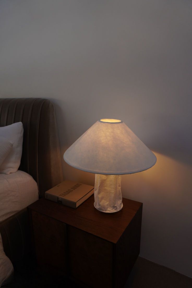 Minimalist Table Lamp Sleek and Modern Lighting Solution for Your Home