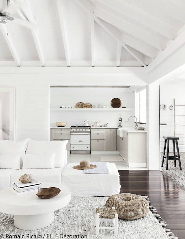 Minimalist White Vacation Home Serene White Retreat for a Relaxing Getaway