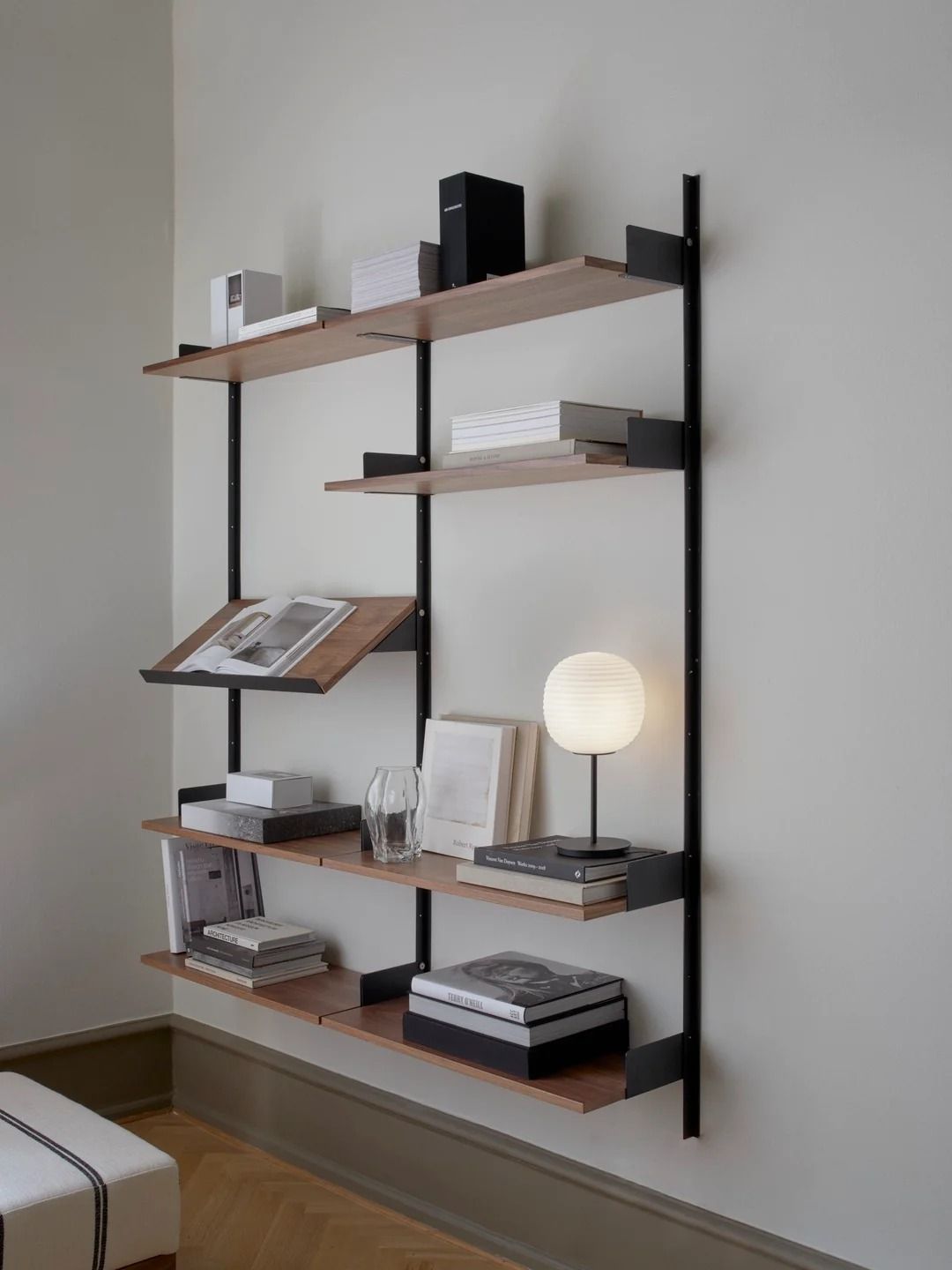 Modern Very Flexible Shelf Innovative Storage Solution for Any Space