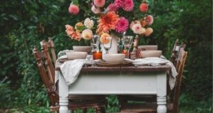 Outdoor Christmas Table Settings