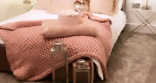 Pink And Chocolate Bedroom Design