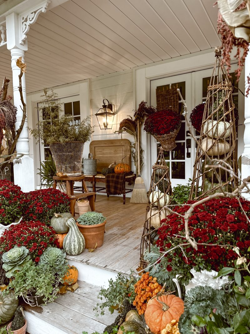 Pretty Autumn Porch Decor Transform Your Porch with Vibrant Autumn Décor Ideas