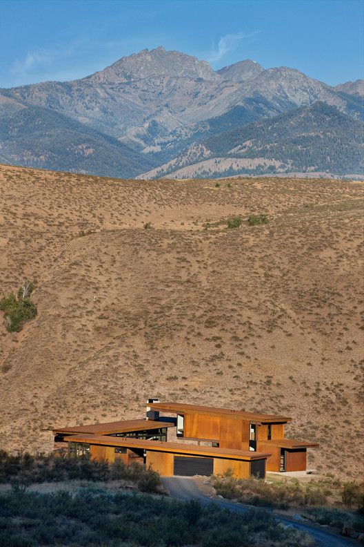 Studhorse Residence Luxurious Modern Retreat in the Methow Valley wilderness