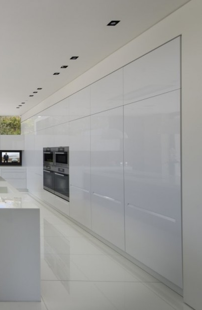 Stylish White Kitchen Designs for a Modern Home