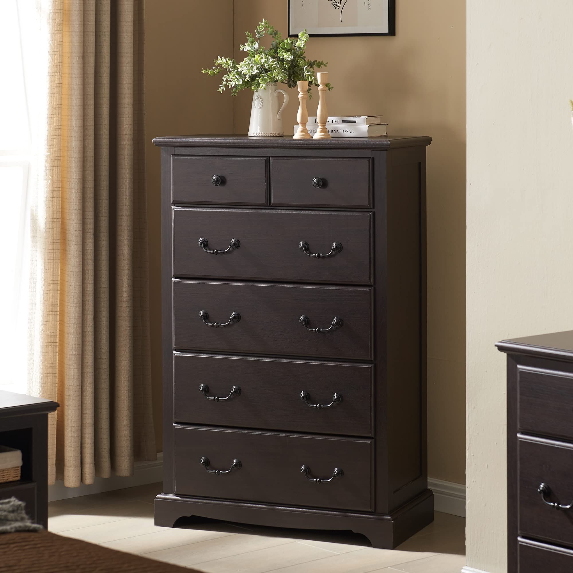 Vintage Dressers Charming Options for Old-Fashioned Bedroom Furniture