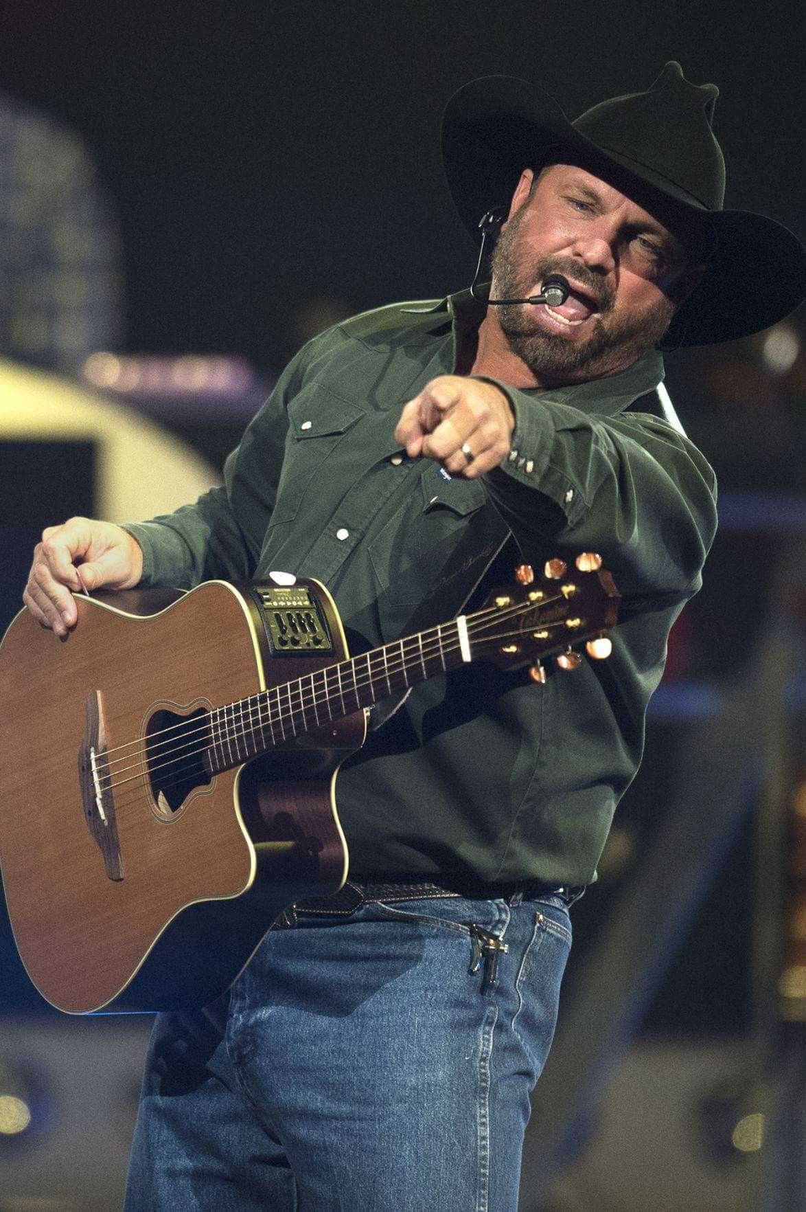 Garth Brooks – The Country Legend with Endless Charm