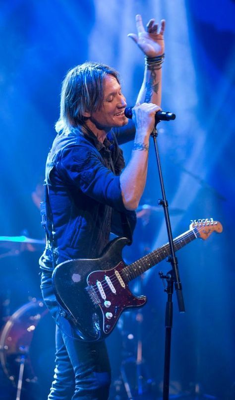 Keith Urban Stunning Guitar Skills