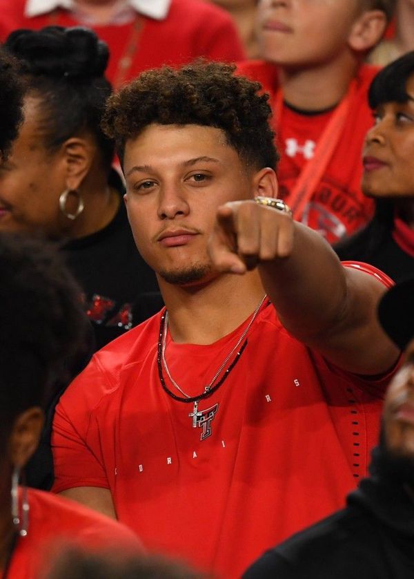 Patrick Mahomes Characteristics that Make Him an Elite Quarterback