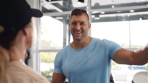 Tim Tebow Characteristics That Make Him a Standout Athlete