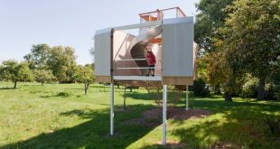 Adorable Modern Kids' Treehouse With Two Levels - DigsDi