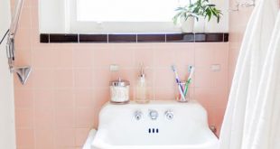 31 Affectionate Peach Accents In Home Décor | Vintage bathroom .