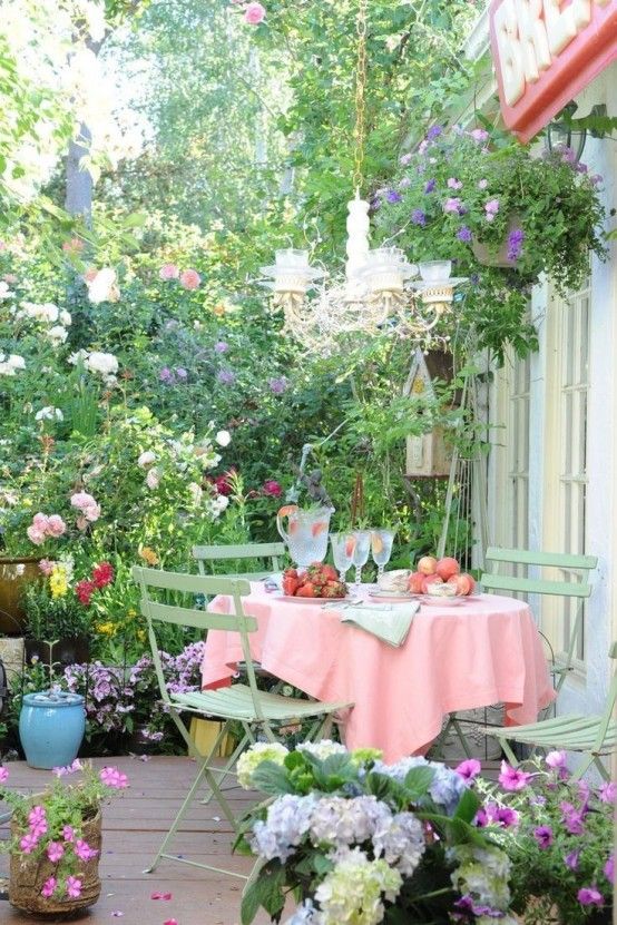 www.digsdigs.com 20-bright-spring-terrace-and-patio-decor-ideas .