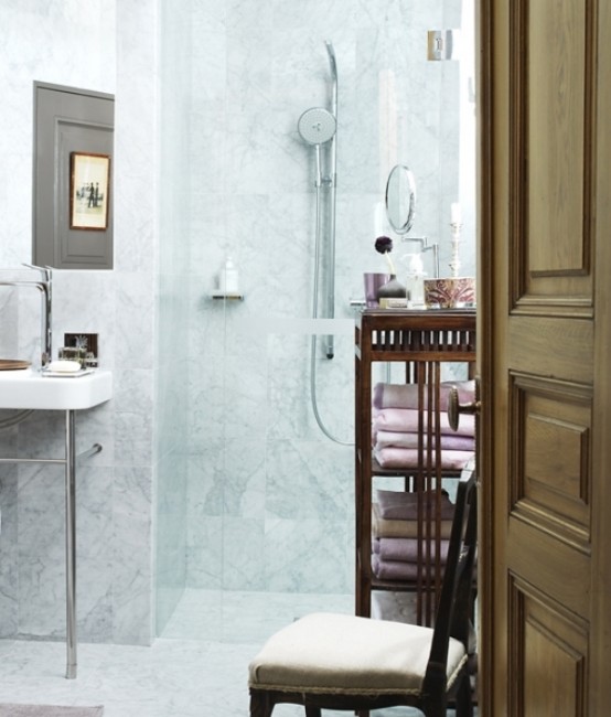Calm And Cozy Bathroom Design Of Various Tints Of Marble