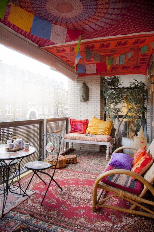 24 Colorful Boho Chic Balcony Décor Ideas - DigsDi