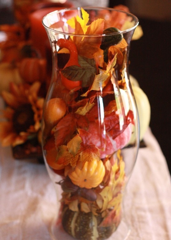 30 Cool Ways To Use Autumn Leaves For Fall Home Décor - DigsDi