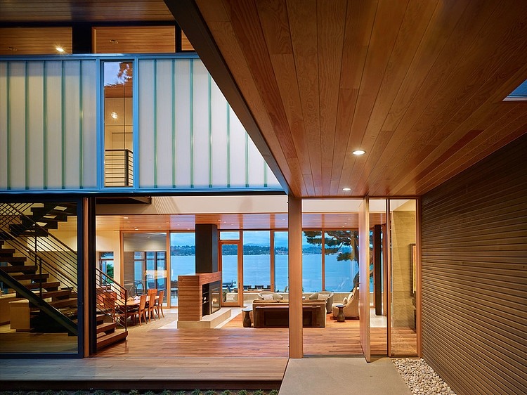 Lakefront House In Seattle Promises Solitude Along With Stunning Vie