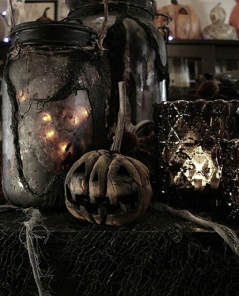 44 Cozy Rustic Halloween Decor Ideas - DigsDi