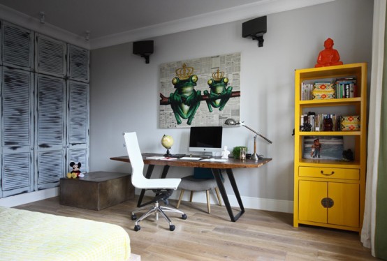 Crazy And Ironic Eclectic Moscow Apartment - DigsDi