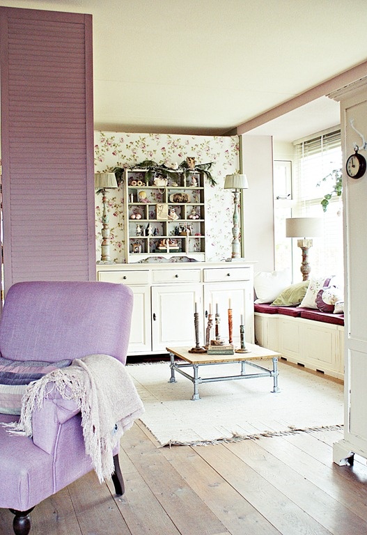 39 Delicate Home Décor Ideas With Lavender Color - DigsDi