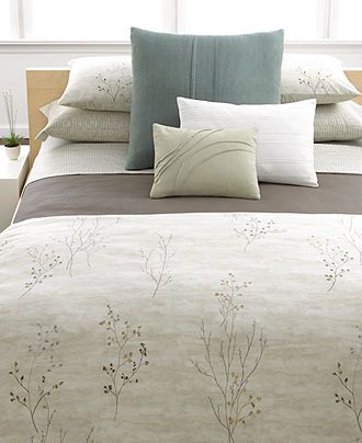 Calvin Klein Home Bedding, Briar Queen Comforter - Bedding .