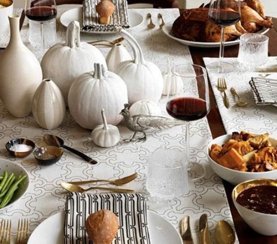 26 Elegant Black And White Thanksgiving Décor Ideas - DigsDi