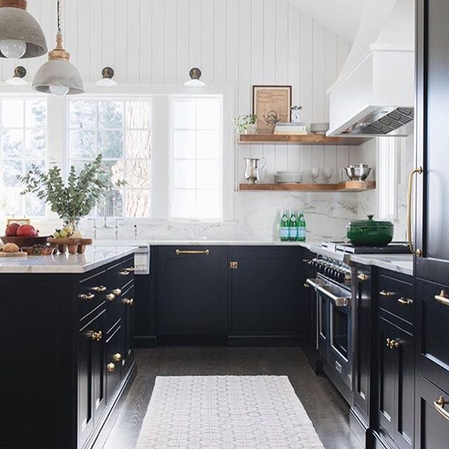 Love this fresh spin on black & white...such a beautiful kitchen .