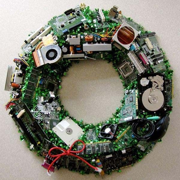 Unique and Creative Christmas Wreaths Design and Decorating Idea .