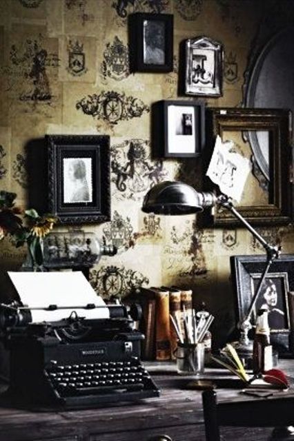 21 Gorgeous Gothic Home Office And Library Décor Ideas - DigsDi