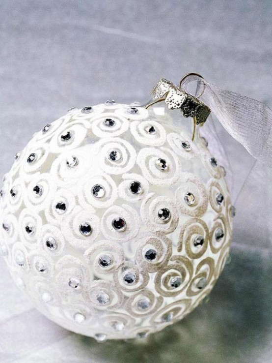 51 Awesome Ways To Use Christmas Balls and Ornaments In Decor .
